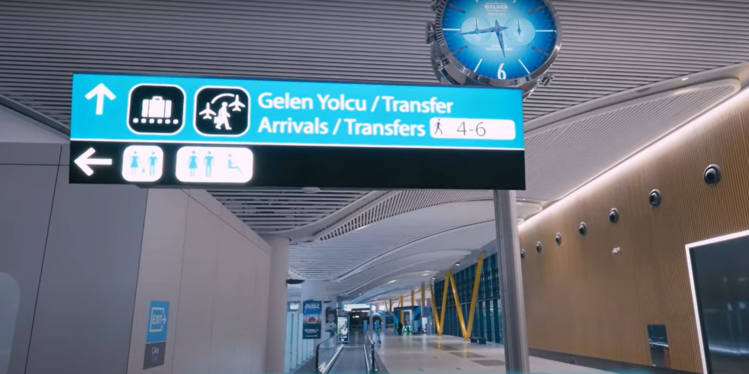 di-chuyen-theo-bang-chi-dan-“arrivals-transfers”