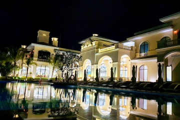 Flash Sale: Xả hàng giờ chót, hàng hot cuối tuần.