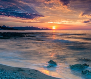 Mời dàn cameo cực khủng trong MV "You Need To Calm Down", Taylor Swift đang quyết tâm hạ bệ "Old Town Road"?